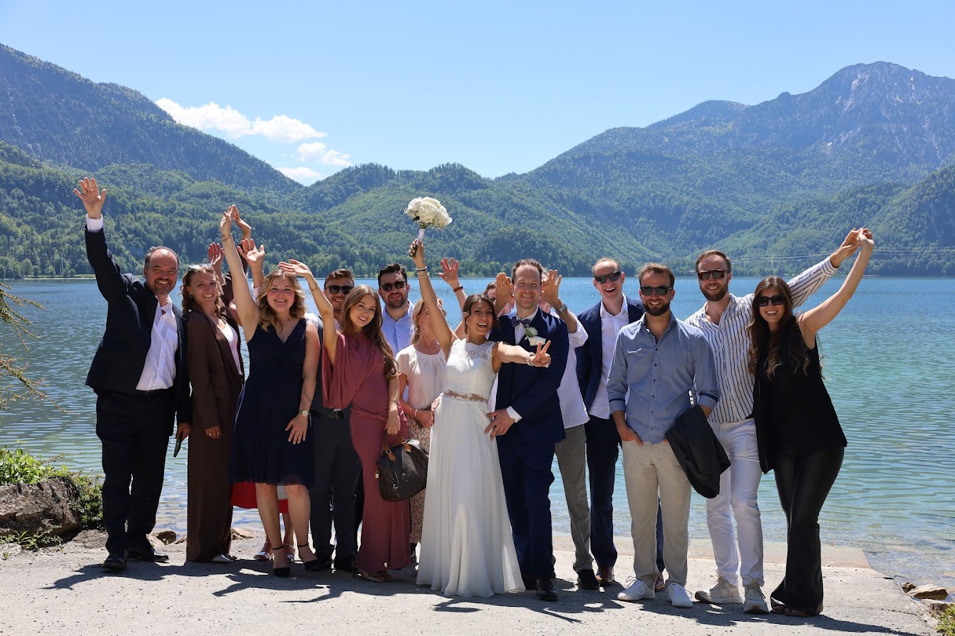 Große Gruppe am Kochelsee mit Alpenpanorama