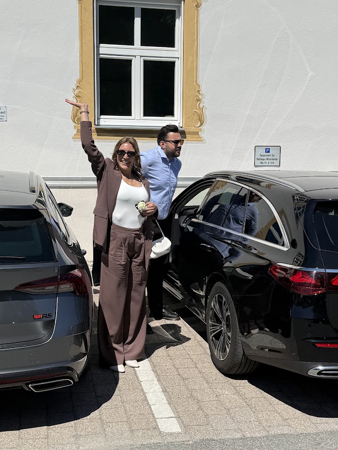 Sarah, Schwester der Braut, mit Freund Noaa